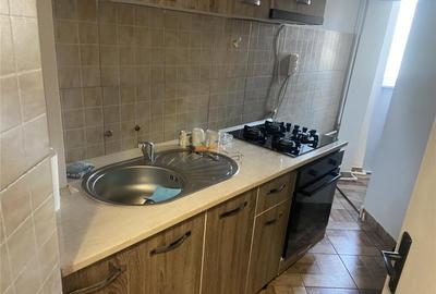 Garsoniera , zona ultracentrala - Piata Moldovei , et 3/4 , - 19