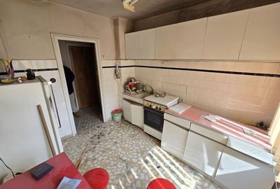 Apartament cu 3 camere semidecomandat în Vitan - 11