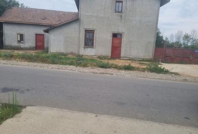 Casă cu 4 camere în Colacu - 1