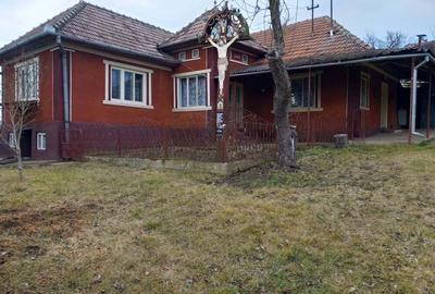 Casă cu 4 camere în Geaca - 1