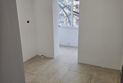 De vanzare apartament cu trei camere , zona Lipovei - 4