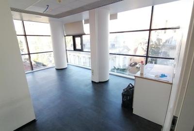 Birou, de 200 mp, în Universitate - 2