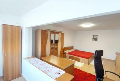 Garsonieră decomandată, mobilată în Decebal