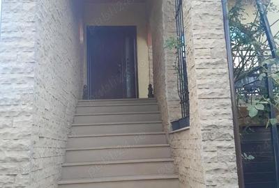 Casă cu 5 camere cu Teren 209 Mp în Central - 1