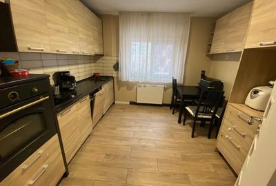 De vanzare apartament 3 camere Bdul Basarabia, semistradal - 2