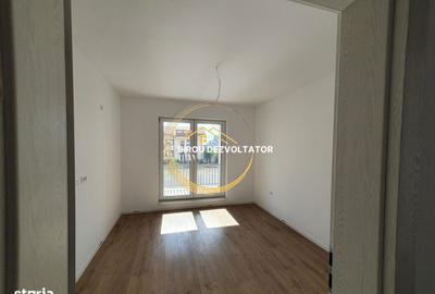 Apartament cu 3 camere decomandat în Titan