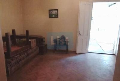 Casă cu 2 camere cu Canalizare în Central - 11