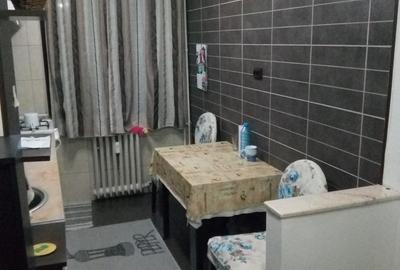 Apartament cu 3 camere semidecomandat în Teiul Doamnei - 3