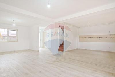Casă cu 4 camere cu Teren 196 Mp în Sânpetru