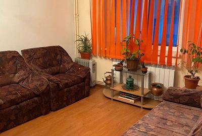 Apartament cu 3 camere semidecomandat în Central - 1