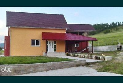 Casă cu 8 camere cu Teren 1290000 Mp în Central - 3