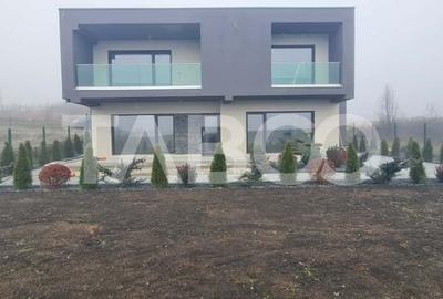 Casă individuală cu 4 camere cu Garaj în Șelimbăr