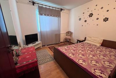 Apartament cu 3 camere semidecomandat în Rovine - 2