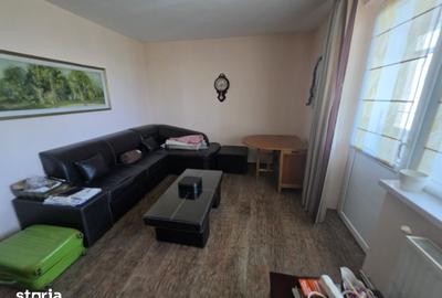 Apartament cu 3 camere decomandat în Cornișa