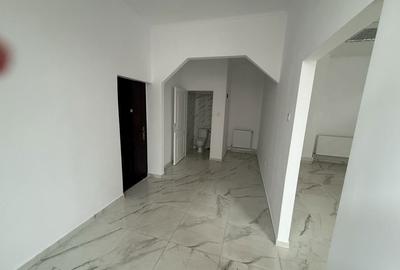 Spațiu comercial, de 50 mp, în Central - 3