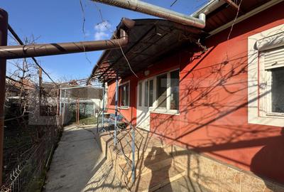 Casa pe un nivel, 3 camere, curte + anexe, ideala pentru p - 4