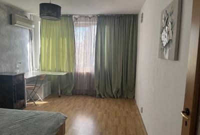 Apartament cu 3 camere decomandat, mobilat în Central
