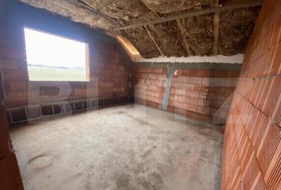 Casă cu 4 camere cu Teren 258 Mp în Moșnița Veche