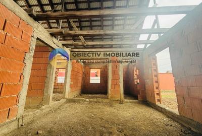 Casa la rosu-constructie solida din caramida - Dumbrava Rosie - 2