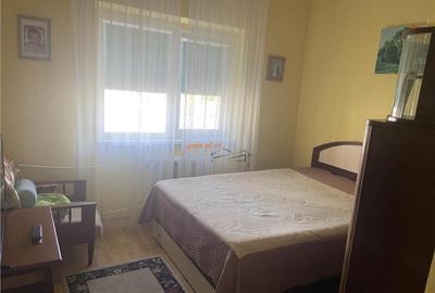 Apartament 3 camere , zona Scoala 10- Sala Polivalenta, et 4 - 6