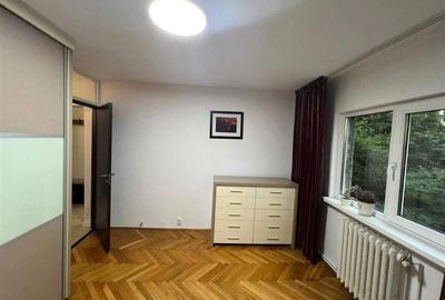 Apartament 3 camere decomandate , Parcare, Zona UMF - 3
