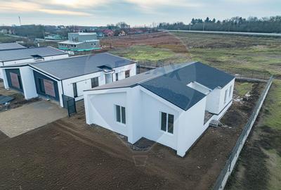 Casă cu 4 camere cu Teren 614 Mp în Giarmata