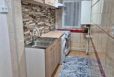 Inchiriez apartament 2 camere etaj 1 - 4