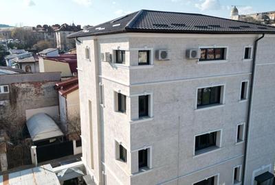 Casă individuală cu 17 camere cu Canalizare în Unirii - 2