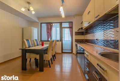 Apartament cu 3 camere semidecomandat, mobilat în Tractorul - 12
