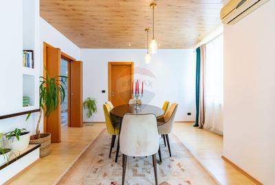 Casa / Vila in Corbeanca, langa lac, zona exclusivista - 12