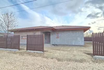 Casa solid construita intrare Bod din Sanpetru Casa solid construita intrare Bod din Sanpetru - 1