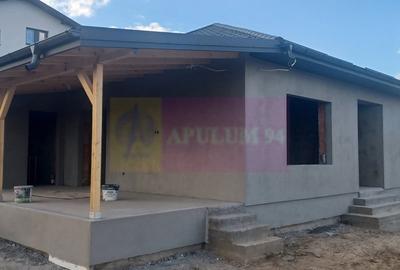 Casă cu 3 camere cu Teren 400 Mp în Central - 1