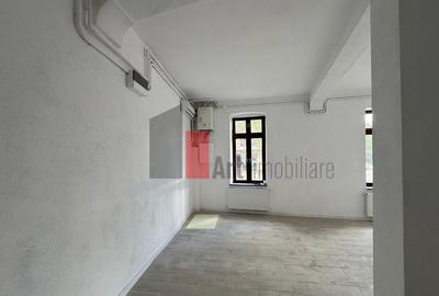 Spatiu de inchiriat in zona Carol (intersectie parc)
