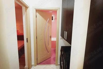 Apartament cu 3 camere decomandat, mobilat în Soarelui