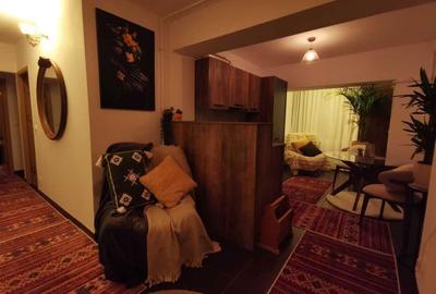Apartament cu 3 camere semidecomandat în Central