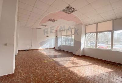 Spațiu comercial, de 58 mp, în Central - 3