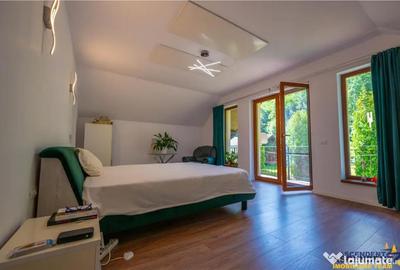 Casă cu 9 camere cu Teren 1750 Mp în Central - 5