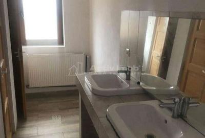 Casă cu 10 camere cu Teren 300 Mp în Cristian - 4