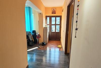 Casă cu 3 camere decomandat cu Teren 500 Mp în Holboca
