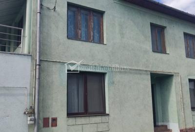 Casă cu 5 camere cu Teren 300 Mp în Central - 2
