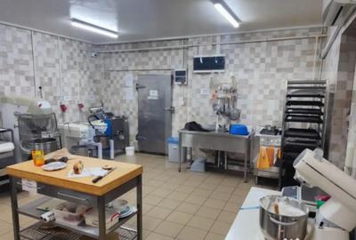 Spațiu comercial, de 200 mp, în Central - 4