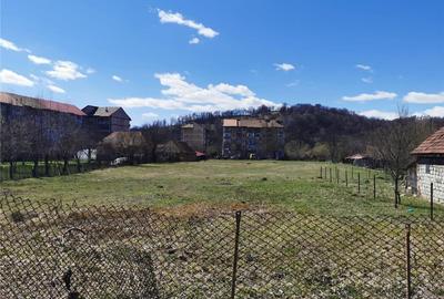 Teren de 5280 mp, în Petros - 2