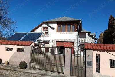 Casă cu 6 camere cu Teren 900 Mp în Pucioasa - 20