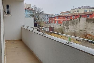 Apartament cu 3 camere semidecomandat, mobilat în Unirii - 14