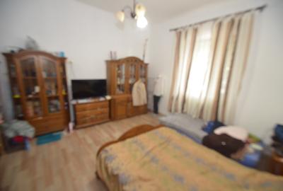 Apartament cu 3 camere si curte - 13