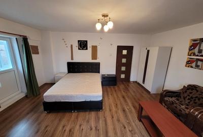 Garsonieră decomandată în Unirii - 1
