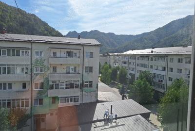 Apartament cu 3 camere semidecomandat în Central - 2