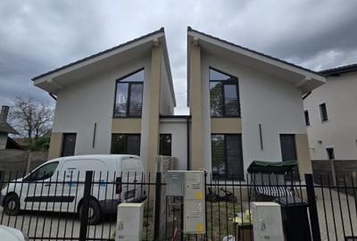 Duplex despartit prin camera tehnica - 4 camere Toate Utilitatile - 2