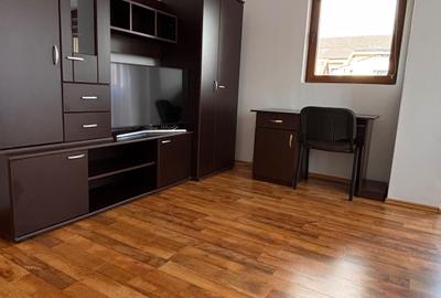 Apartament cu 2 camere decomandat în Între Lacuri