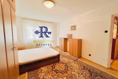 Apartament cu 4 camere decomandat în Cetate